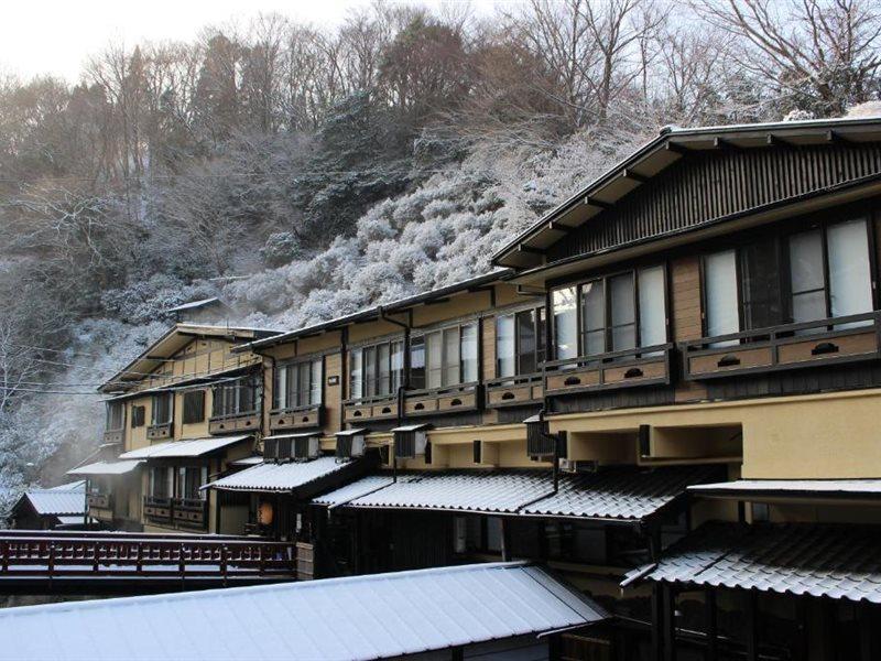 Hotel Kurokawa Onsen Yama No Yado Shinmeikan Minamioguni Exterior foto