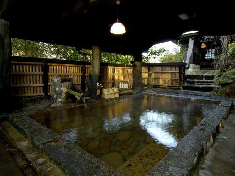 Hotel Kurokawa Onsen Yama No Yado Shinmeikan Minamioguni Exterior foto