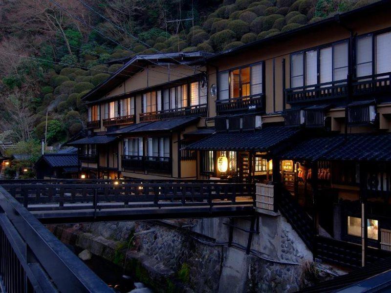 Hotel Kurokawa Onsen Yama No Yado Shinmeikan Minamioguni Exterior foto