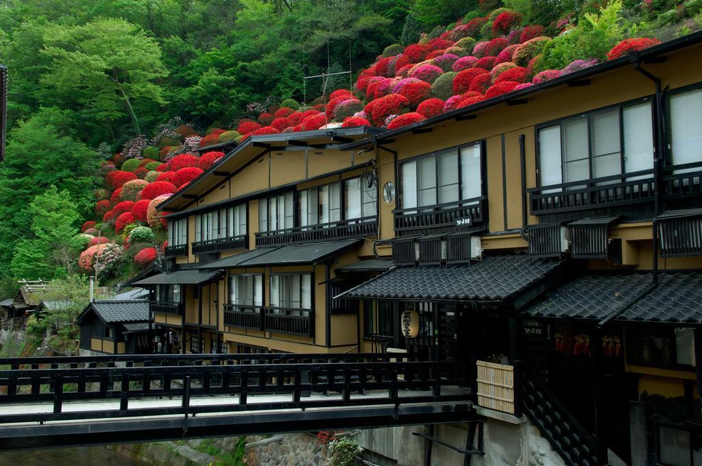 Hotel Kurokawa Onsen Yama No Yado Shinmeikan Minamioguni Exterior foto